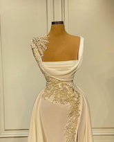 A-Linien-Ballkleid mit breiten Trägern, quadratischem Ausschnitt und Perlenbesatz und Seitenschlitz